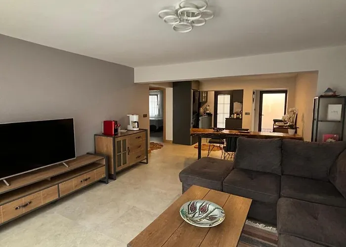 Modern Garden Flat In Apartamento *